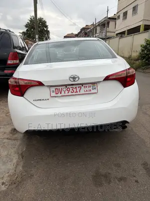 Toyota Corolla LE (1.8L 4cyl 2A) 2018 White
