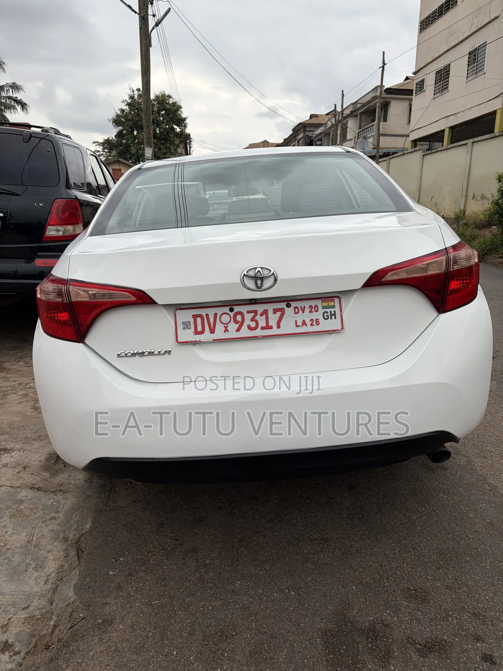 Toyota Corolla LE (1.8L 4cyl 2A) 2018 White