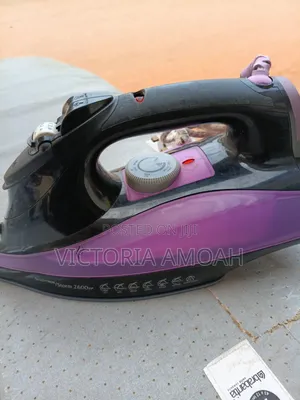 Lloytron Storm 2600w Steam Lron