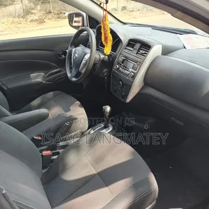Nissan Versa 2018 Silver