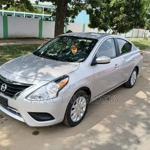 Nissan Versa 2018 Silver