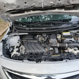 Nissan Versa 2018 Silver