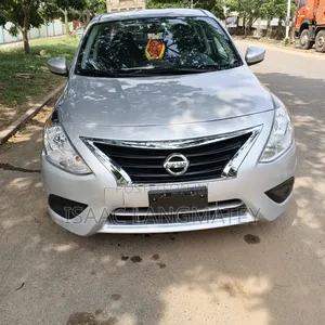 Nissan Versa 2018 Silver