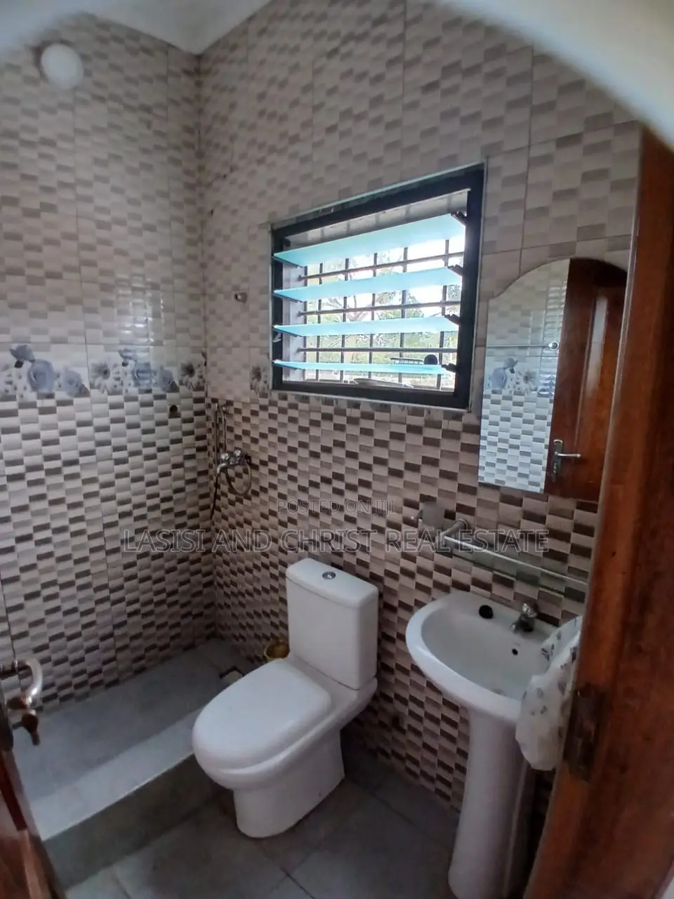 1bdrm Apartment in Lasisi And Christ, Amasaman for rent