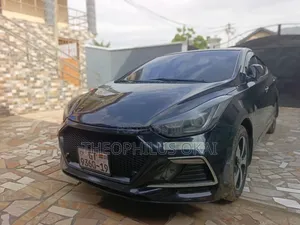 Hyundai Elantra Limited Sedan FWD (1.8L 4cyl 6A) 2016 Black