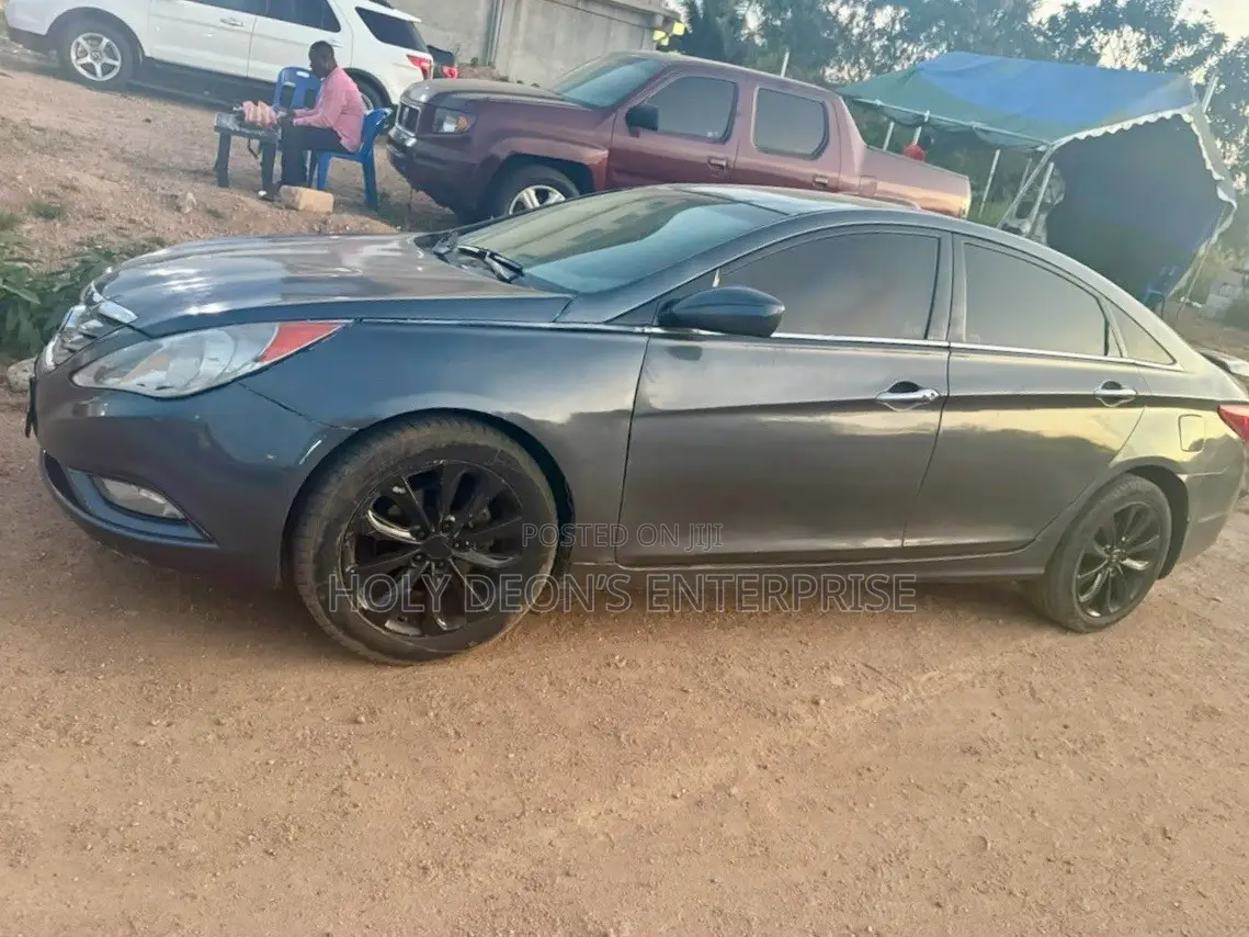 Hyundai Sonata GLS Sedan FWD (2.4L 4cyl 6A) 2013 Gray