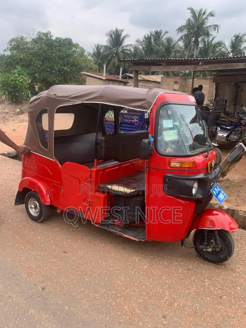 Bajaj RE 2025 Red