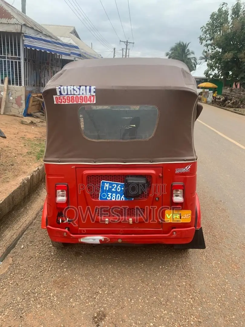 Bajaj RE 2025 Red