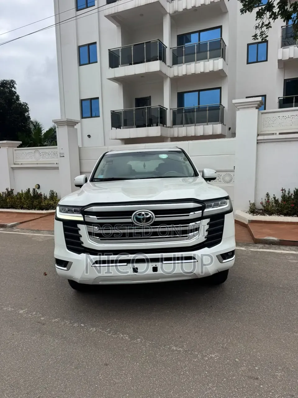 Toyota Land Cruiser 2024 White