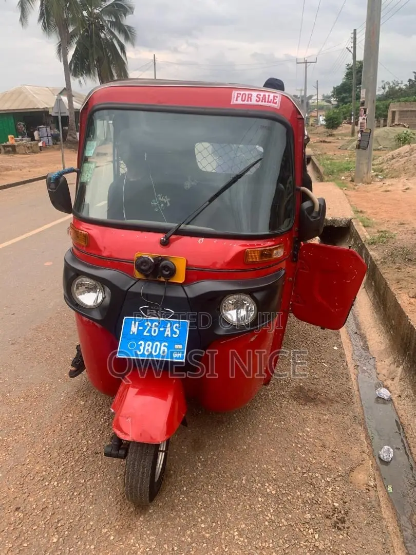 Bajaj RE 2026 Red