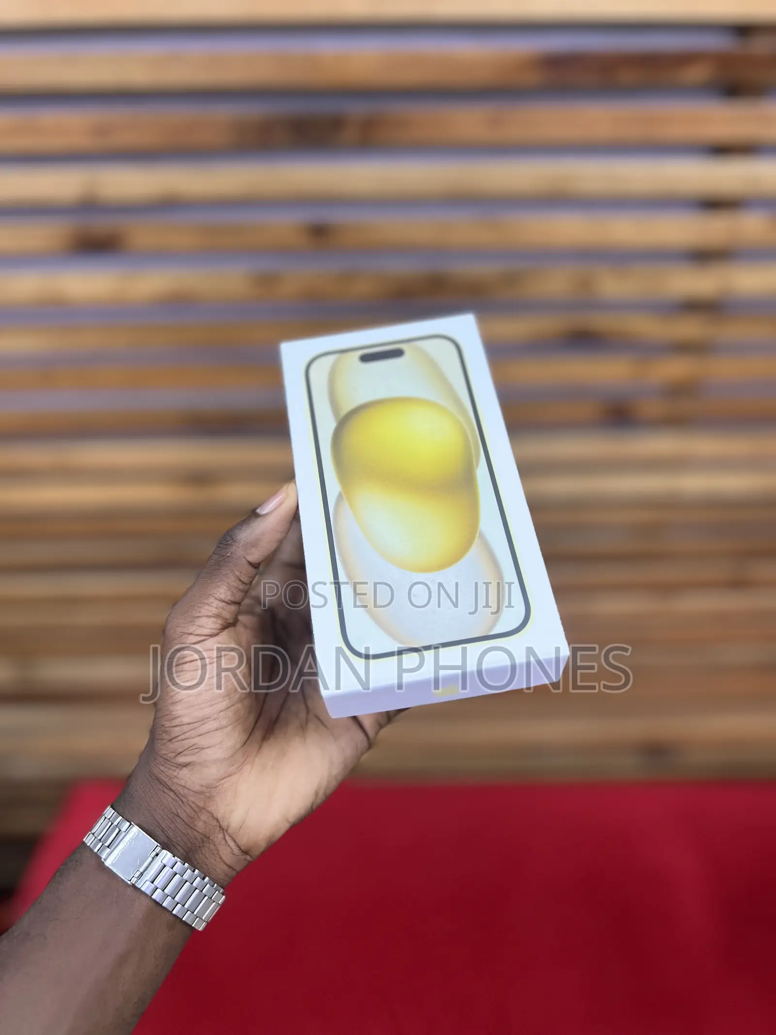 New Apple iPhone 15 128 GB Yellow