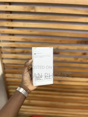 New Apple iPhone 15 128 GB Yellow