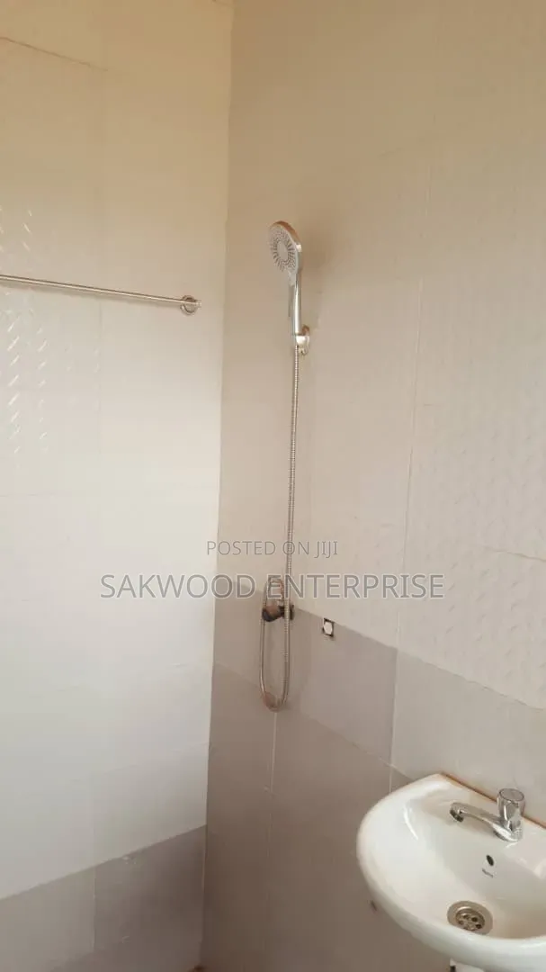 1bdrm Apartment in Sakwood Enterprise, Police Station for rent