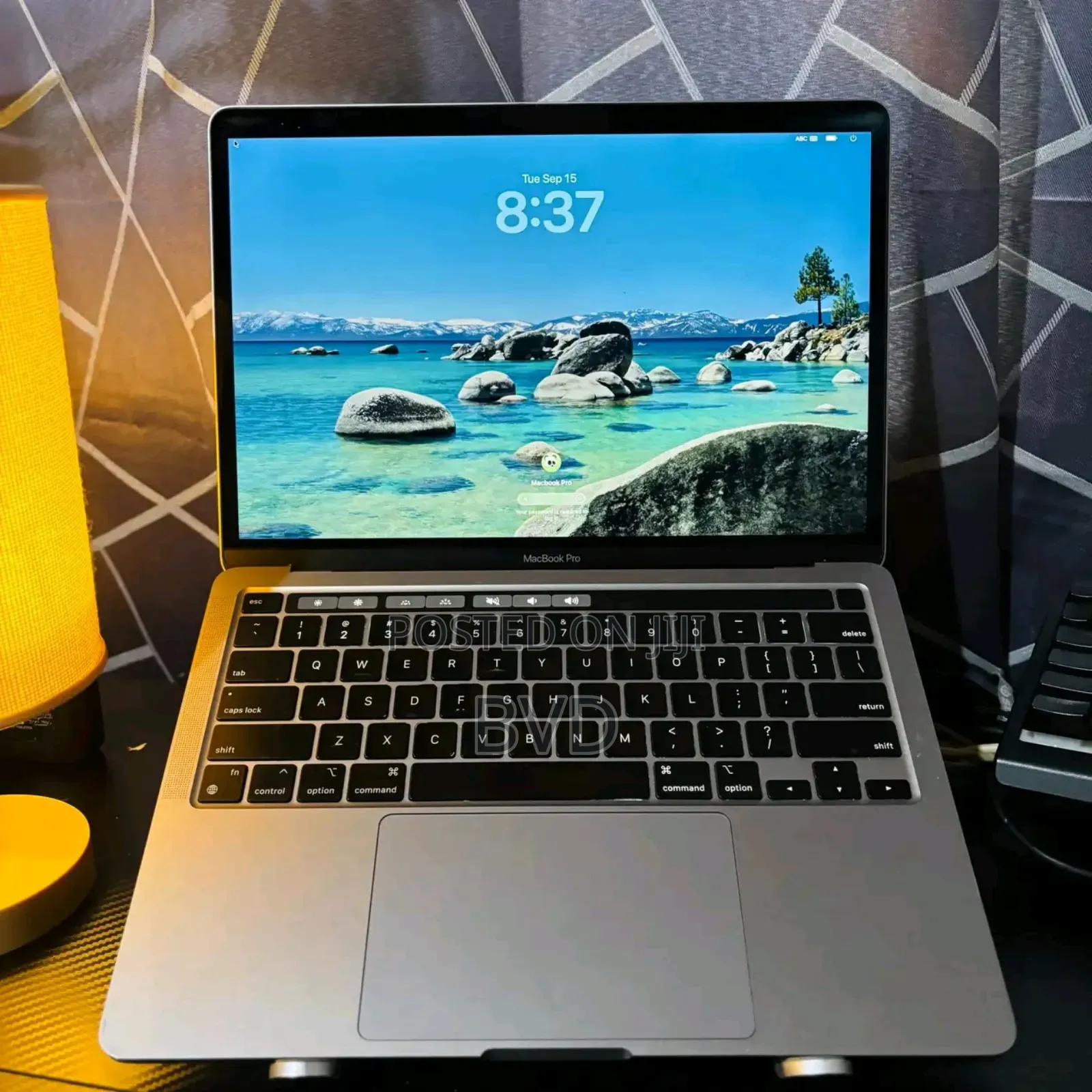 New Laptop Apple MacBook Pro 2020 M1 16GB Apple M1 SSD 512GB