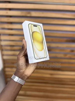 New Apple iPhone 15 128 GB Yellow
