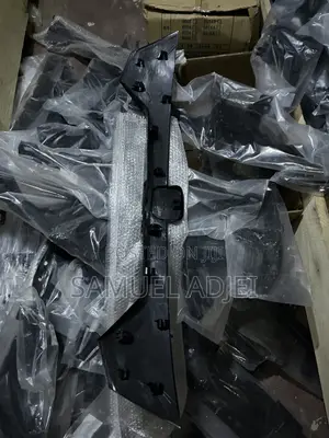 Honda Civic 16 to 18 Boat Moulding