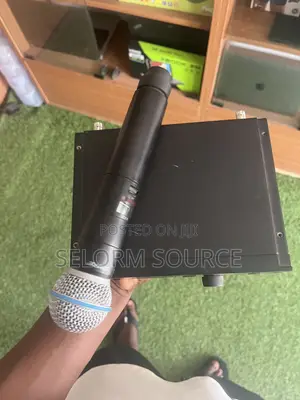 SHURE ULXD4 Digital Wireless Receiver With BETA 58A Vocal Microphone