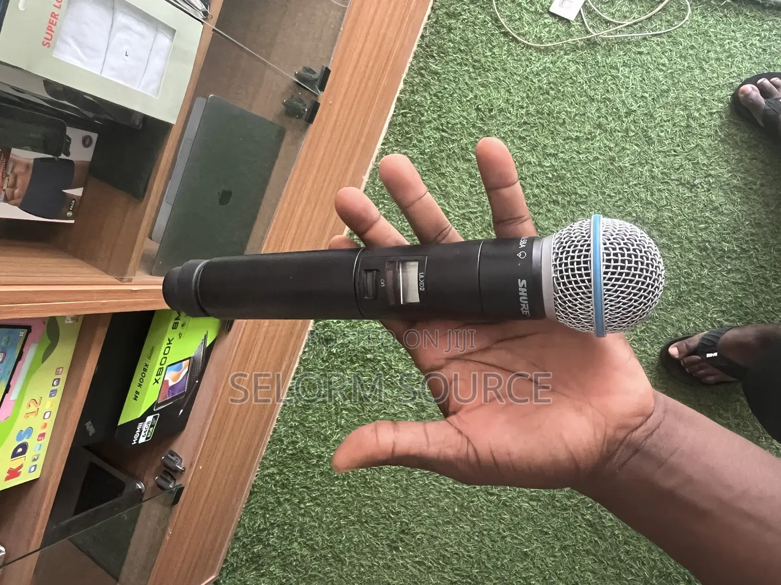 SHURE ULXD4 Digital Wireless Receiver With BETA 58A Vocal Microphone