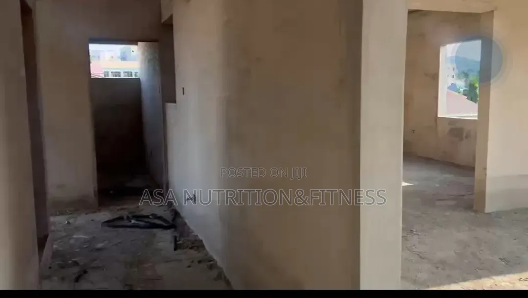8bdrm Block of Flats in West Hills Mall Area for sale