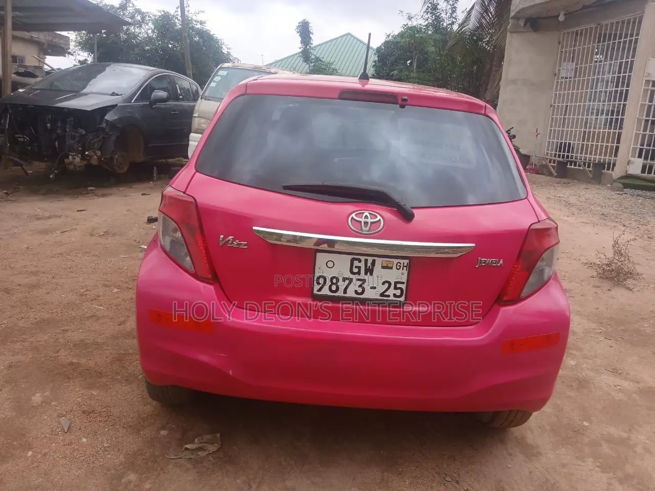 Toyota Vitz 1.3 AWD 5dr 2012 Pink