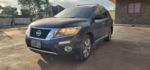 Nissan Pathfinder Platinum 4x4 2013 Black