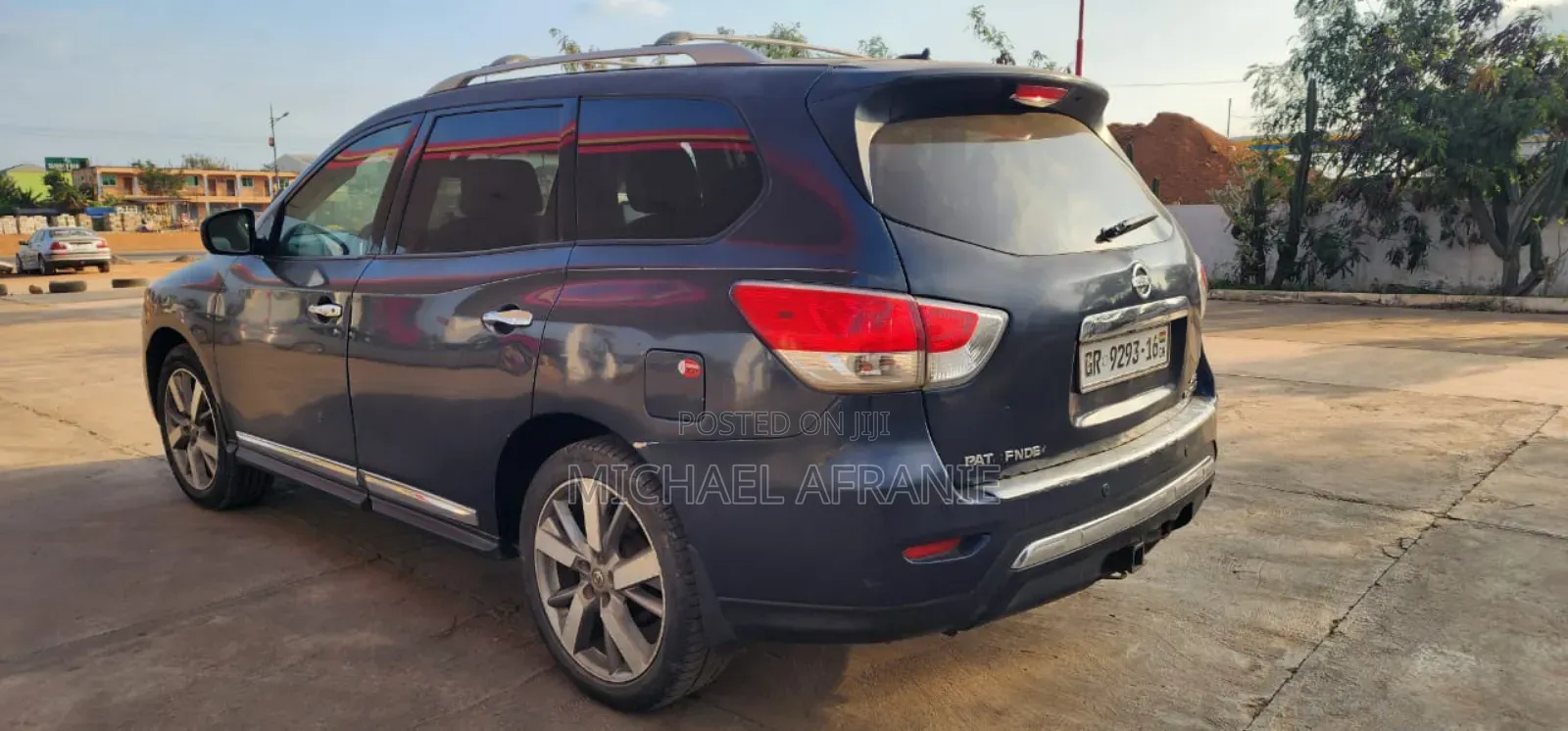 Nissan Pathfinder Platinum 4x4 2013 Black