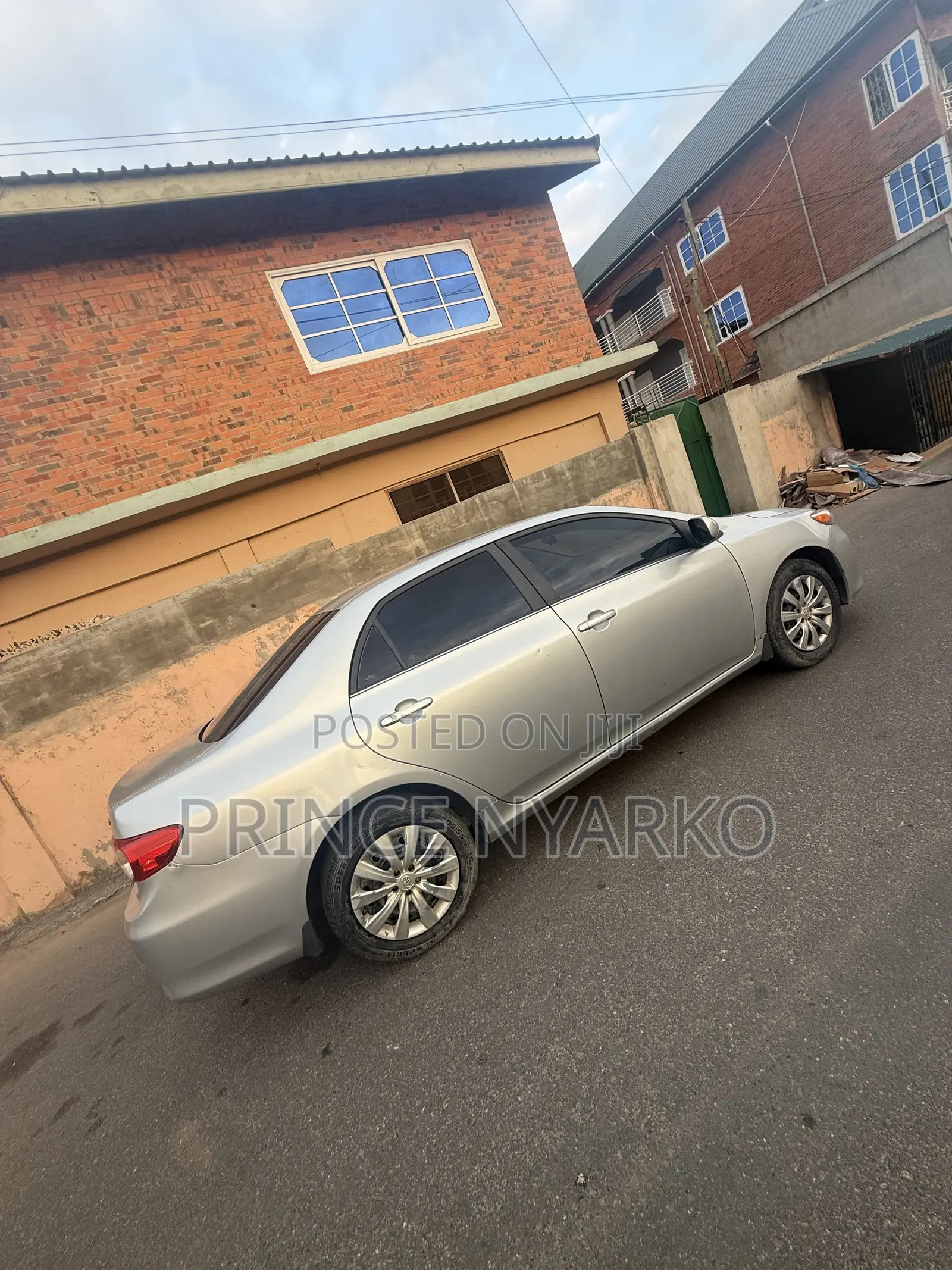 Toyota Corolla LE 4dr Sedan (1.8L 4cyl 4A) 2013 Silver