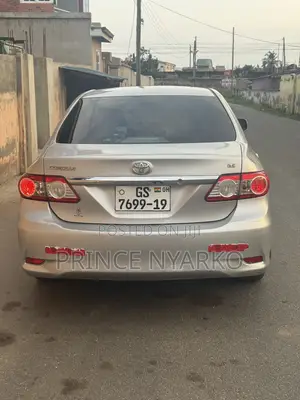 Toyota Corolla LE 4dr Sedan (1.8L 4cyl 4A) 2013 Silver