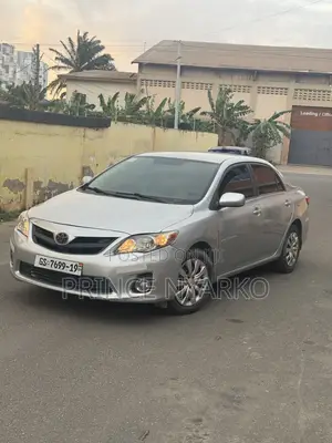 Toyota Corolla LE 4dr Sedan (1.8L 4cyl 4A) 2013 Silver