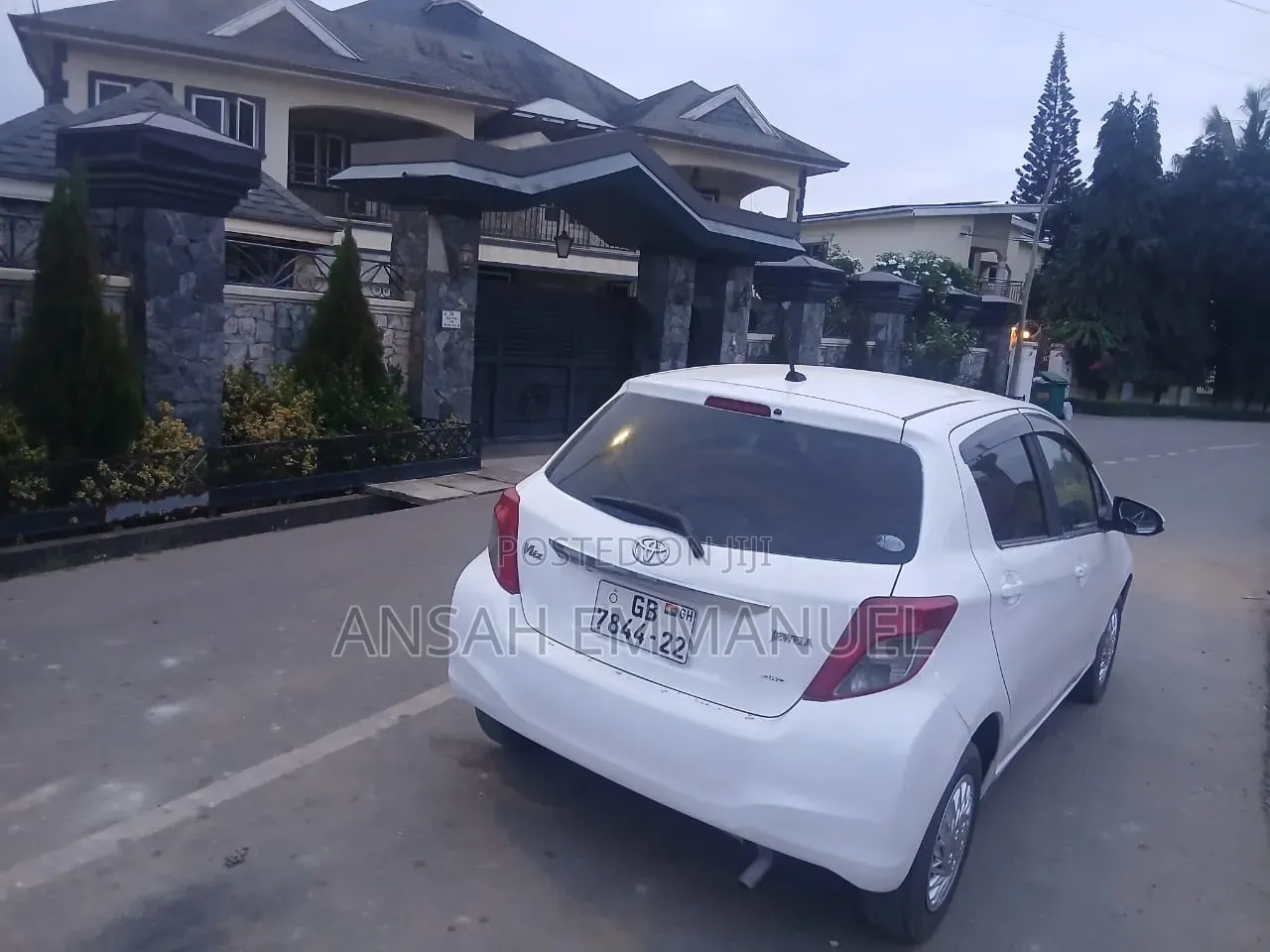 Toyota Vitz 2012 White