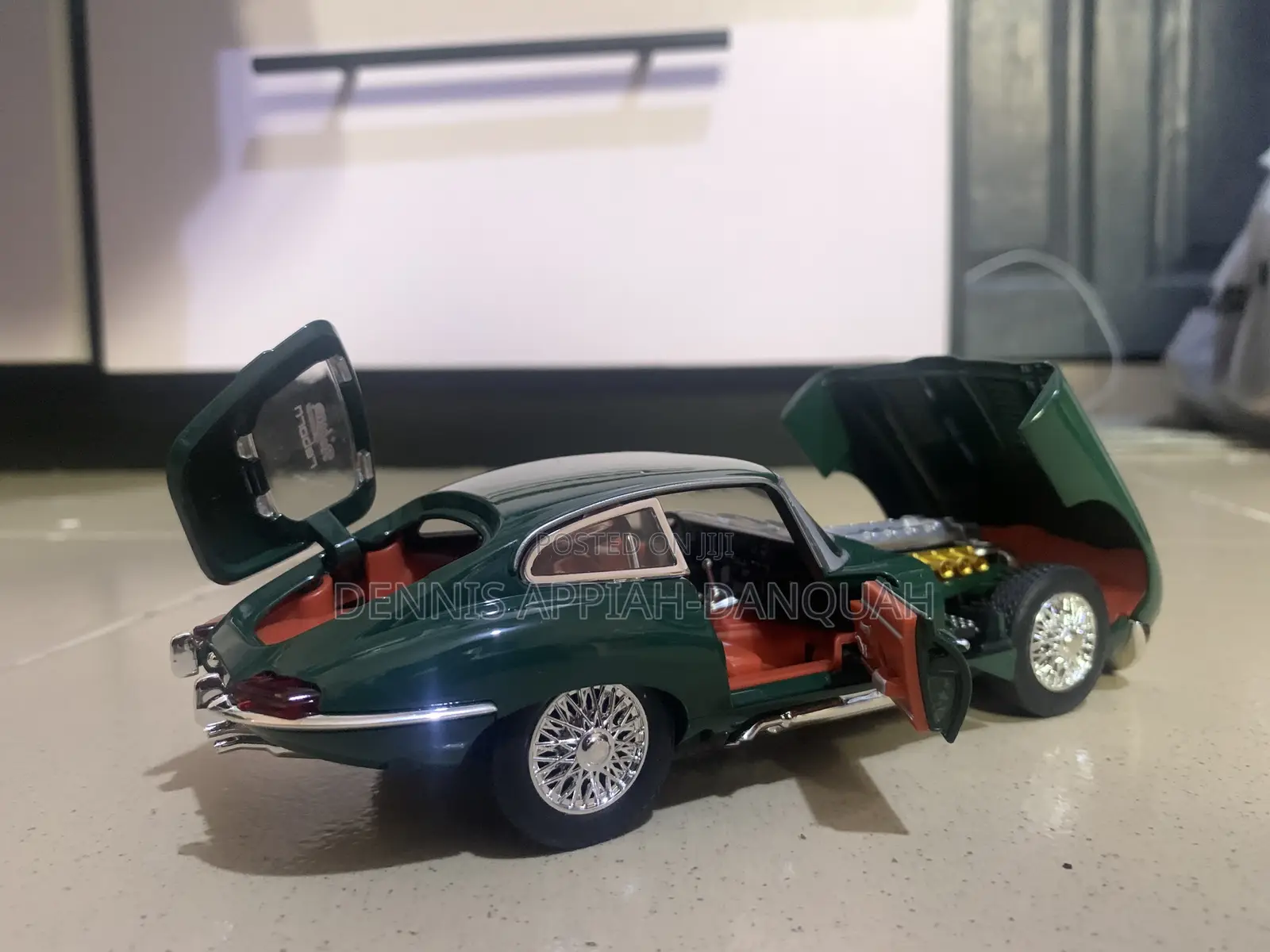 1:24 Scale Car Model (Toy Cars)