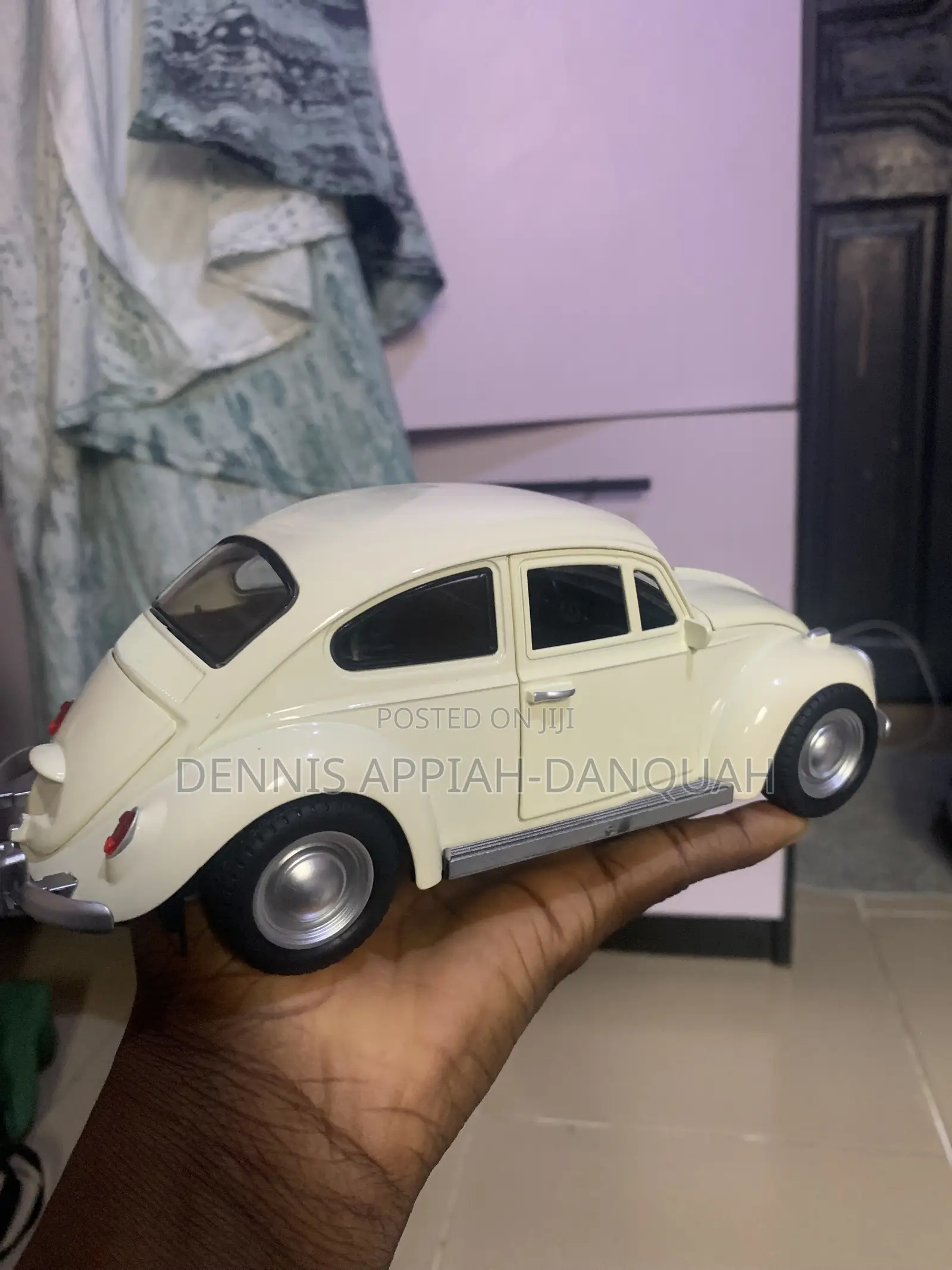 1:24 Scale Car Model (Toy Cars)