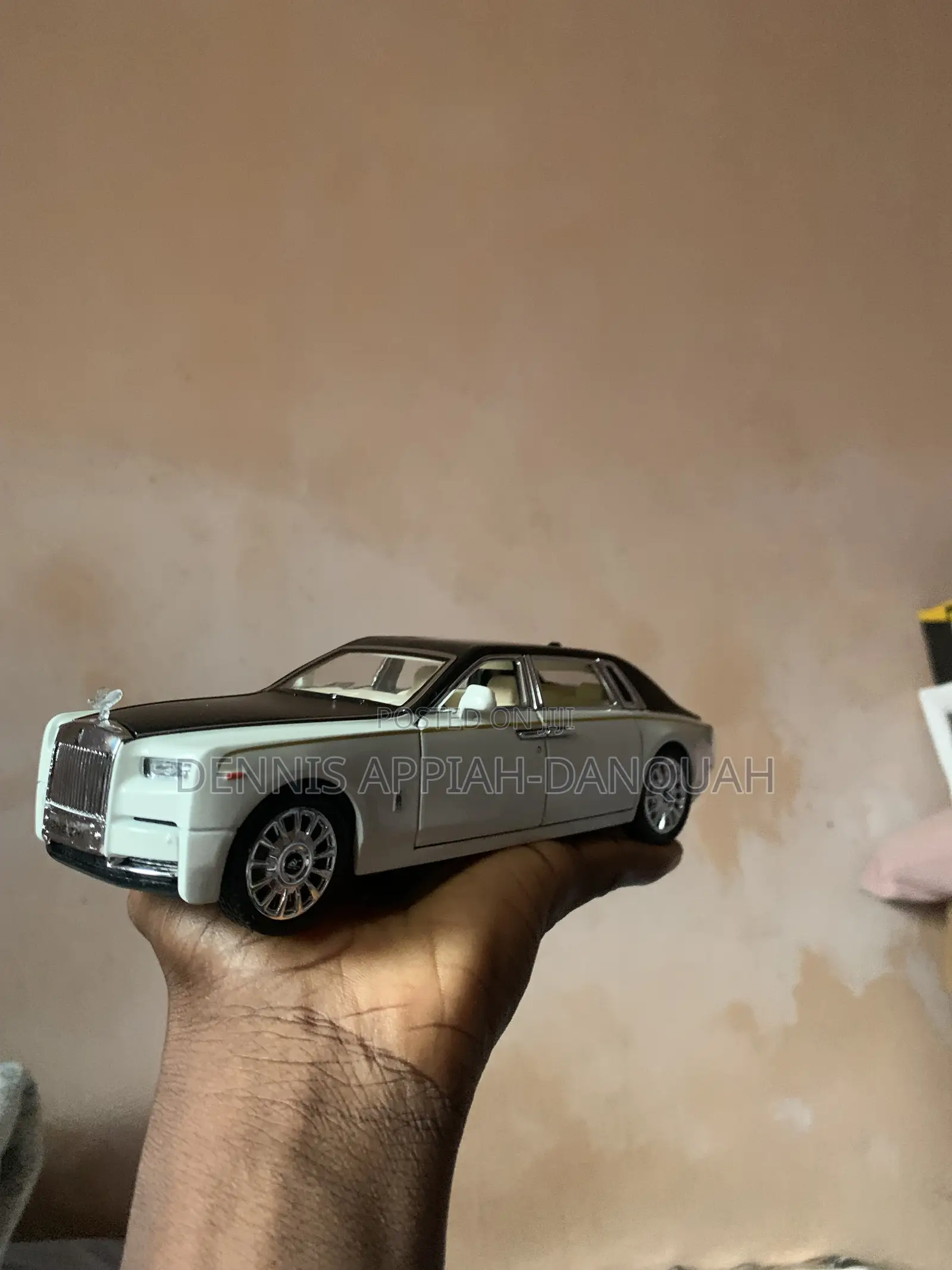 1:24 Scale Car Model (Toy Cars)