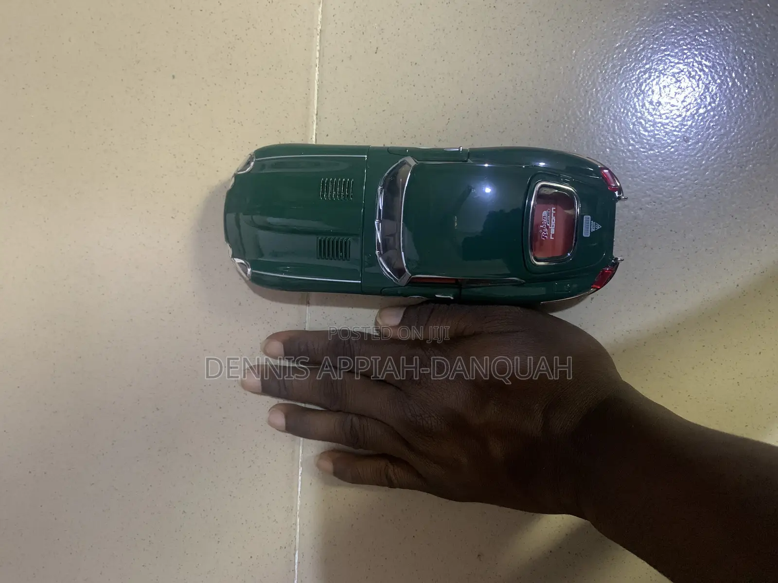 1:24 Scale Car Model (Toy Cars)