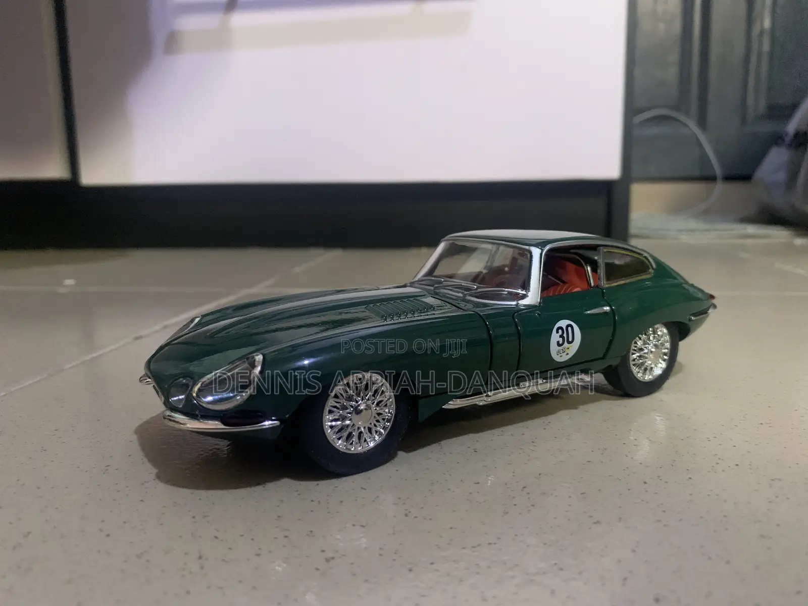 1:24 Scale Car Model (Toy Cars)