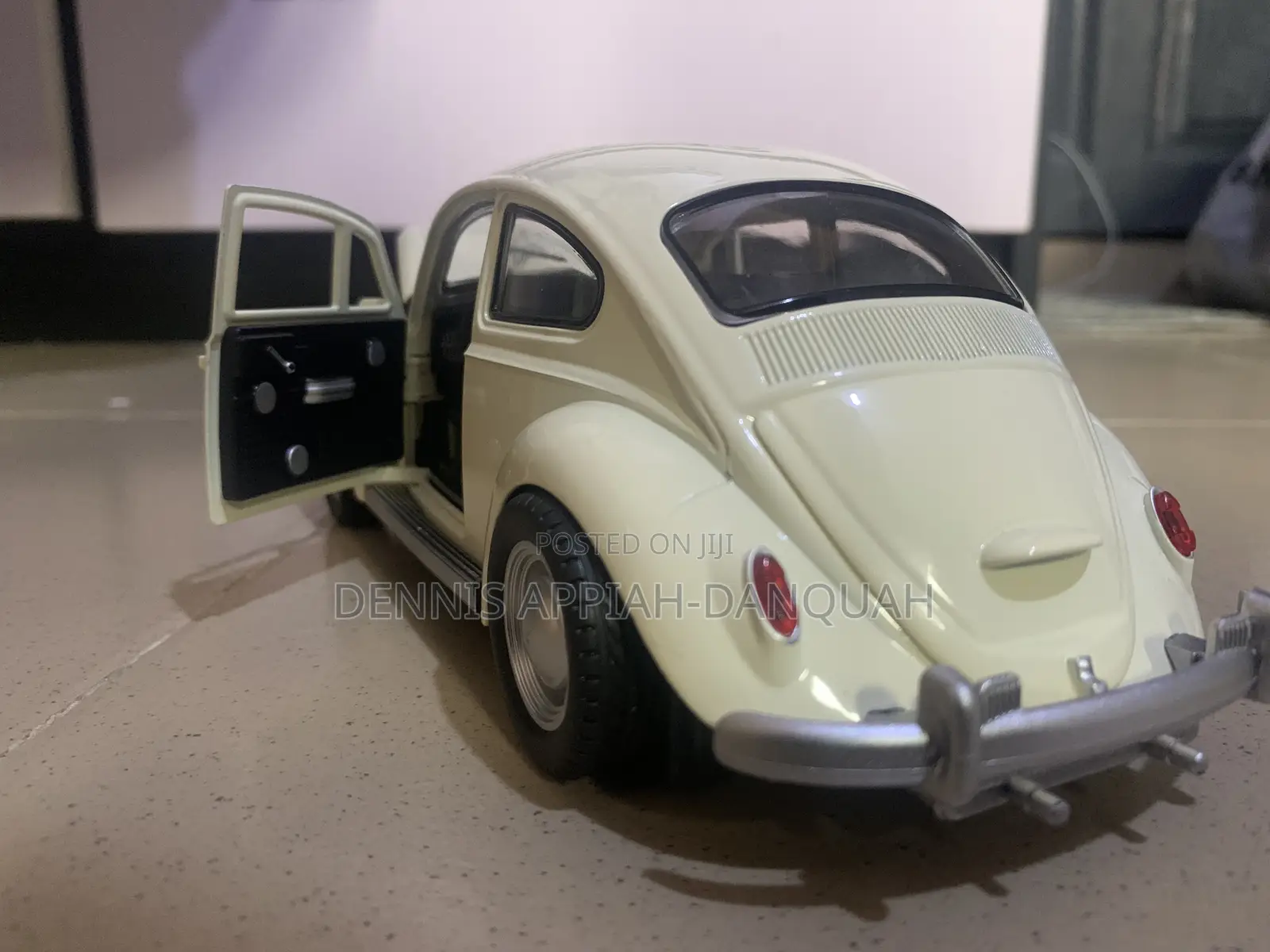 1:24 Scale Car Model (Toy Cars)