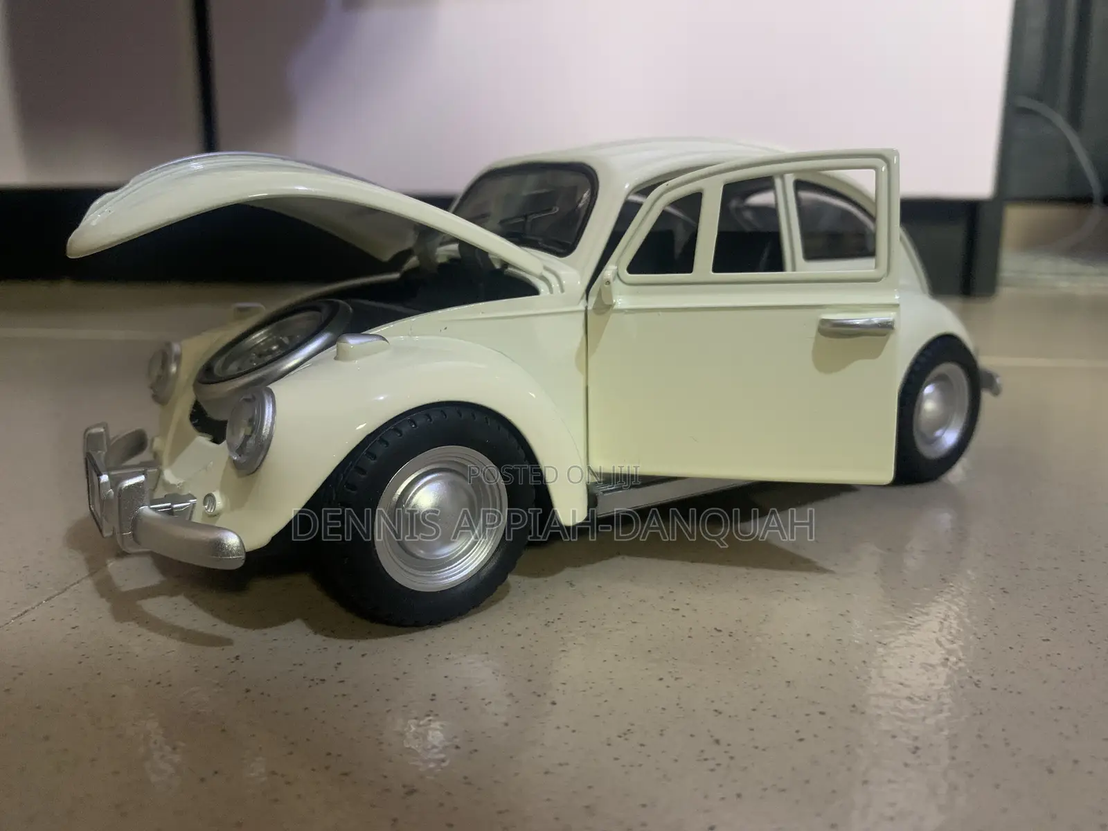 1:24 Scale Car Model (Toy Cars)