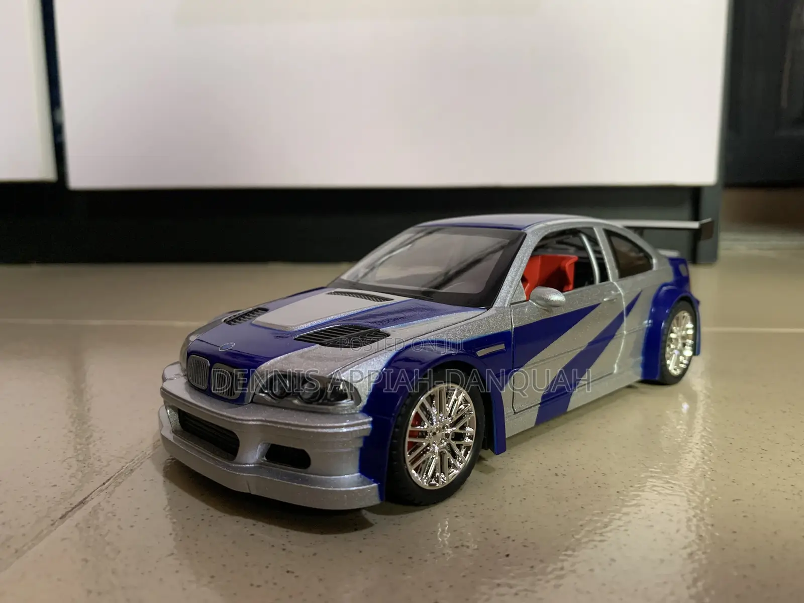 1:24 Scale Car Model (Toy Cars)