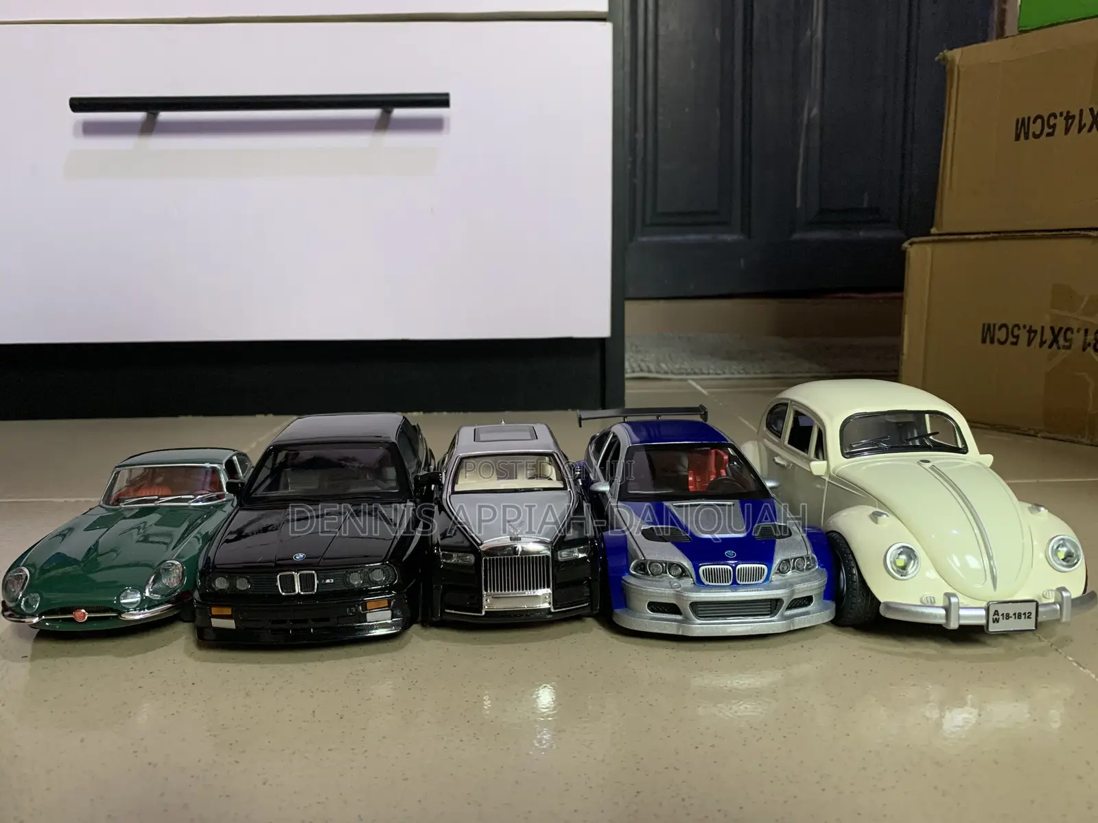 1:24 Scale Car Model (Toy Cars)