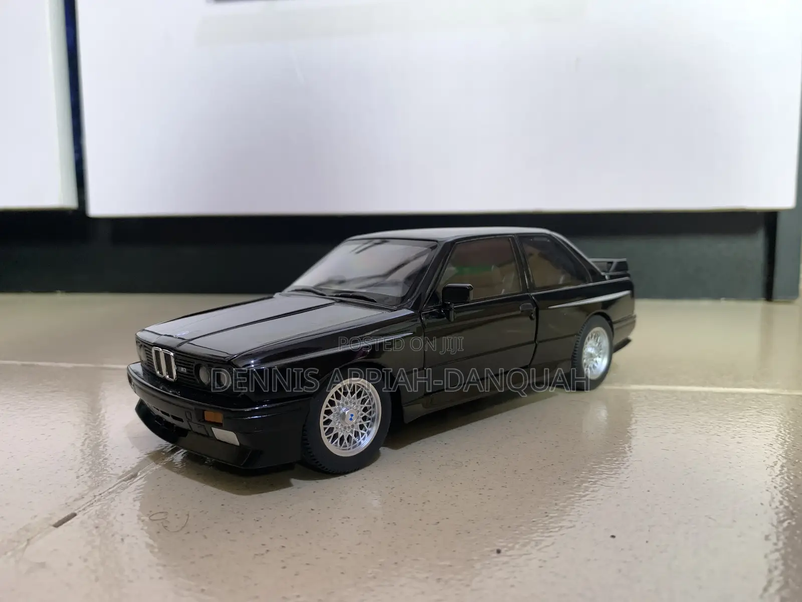 1:24 Scale Car Model (Toy Cars)