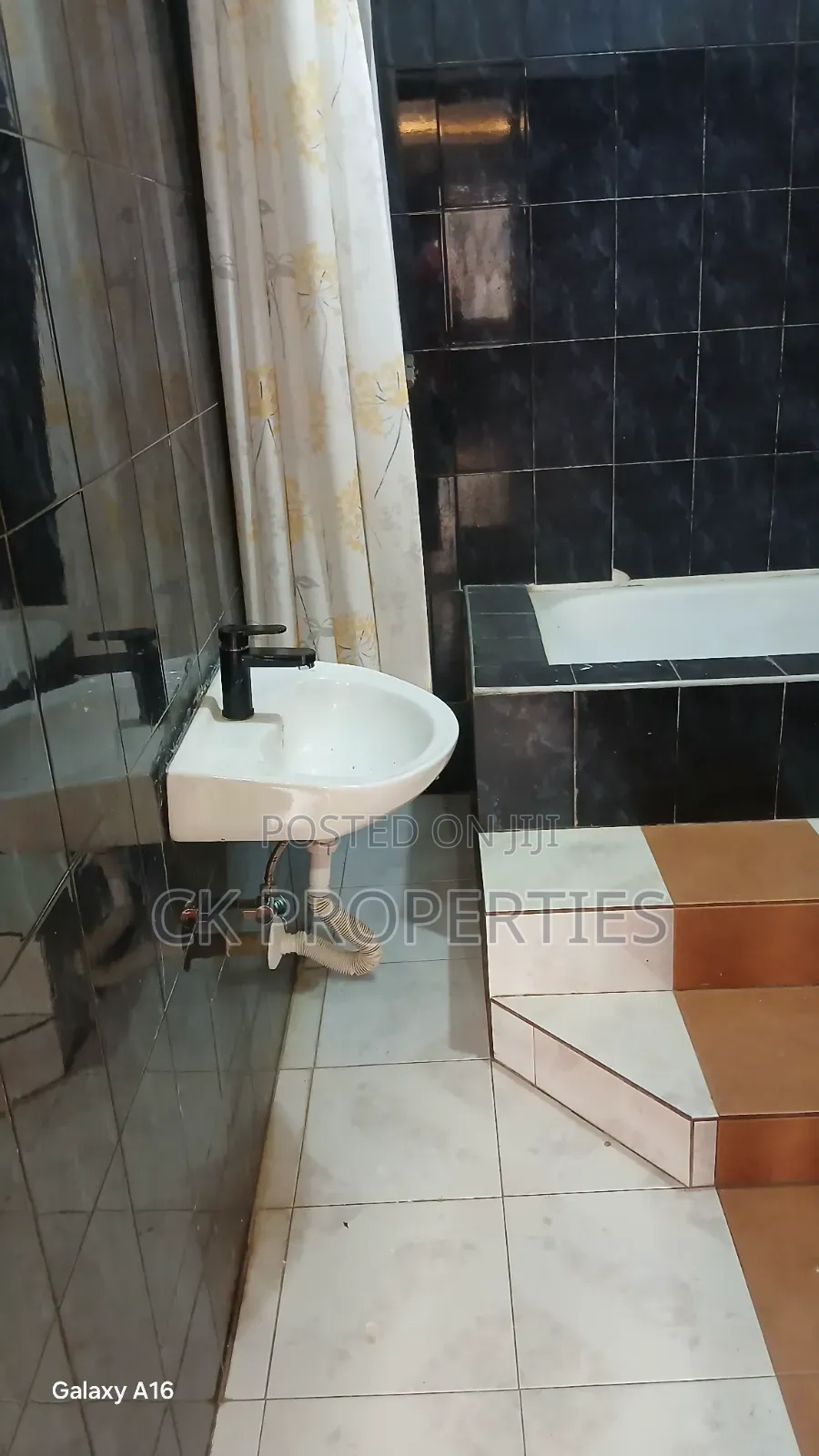Mini Flat in Parakuo Estate for rent