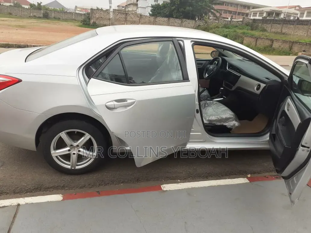 Toyota Corolla 2017 Silver