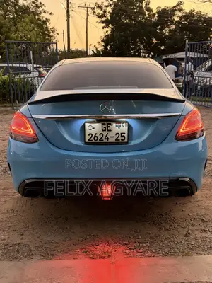 Mercedes-Benz C300 2017 Blue