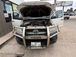 Toyota Hilux 2010 White