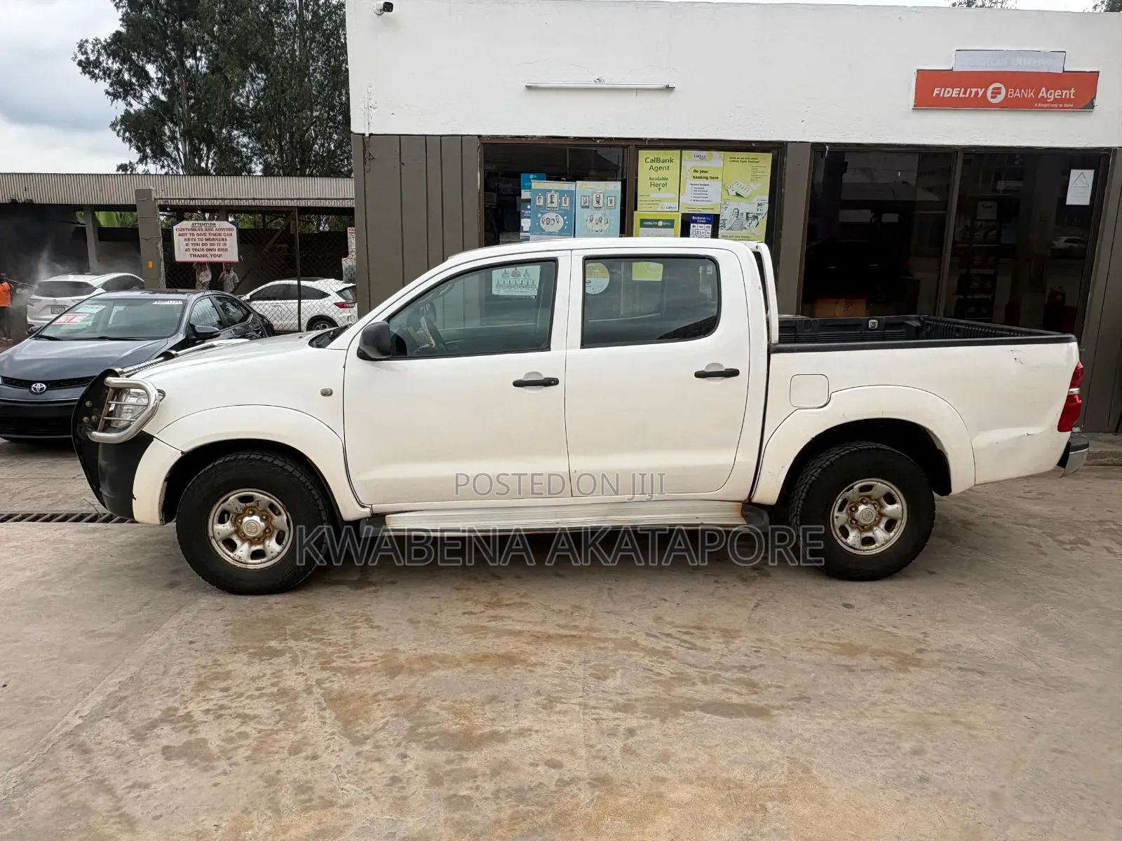 Toyota Hilux 2010 White