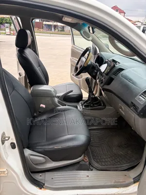 Toyota Hilux 2010 White