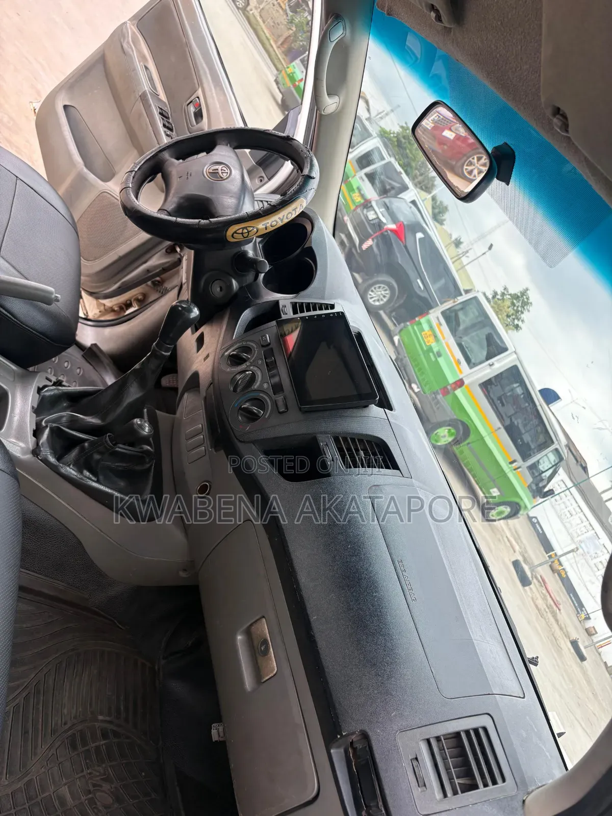 Toyota Hilux 2010 White