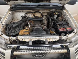 Toyota Hilux 2010 White