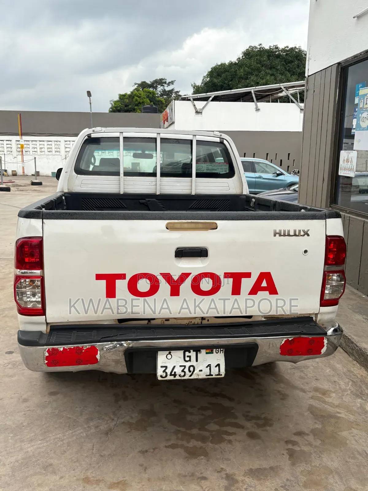 Toyota Hilux 2010 White