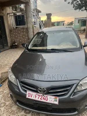 Toyota Corolla L 4dr Sedan (1.8L 4cyl 5M) 2012 Gray
